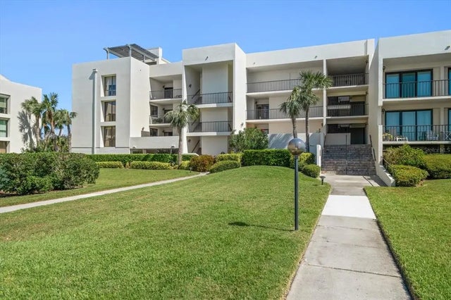 50 Coe Road 322, BELLEAIR