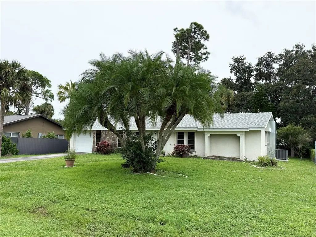 2274 Lakeshore Circle, PORT CHARLOTTE