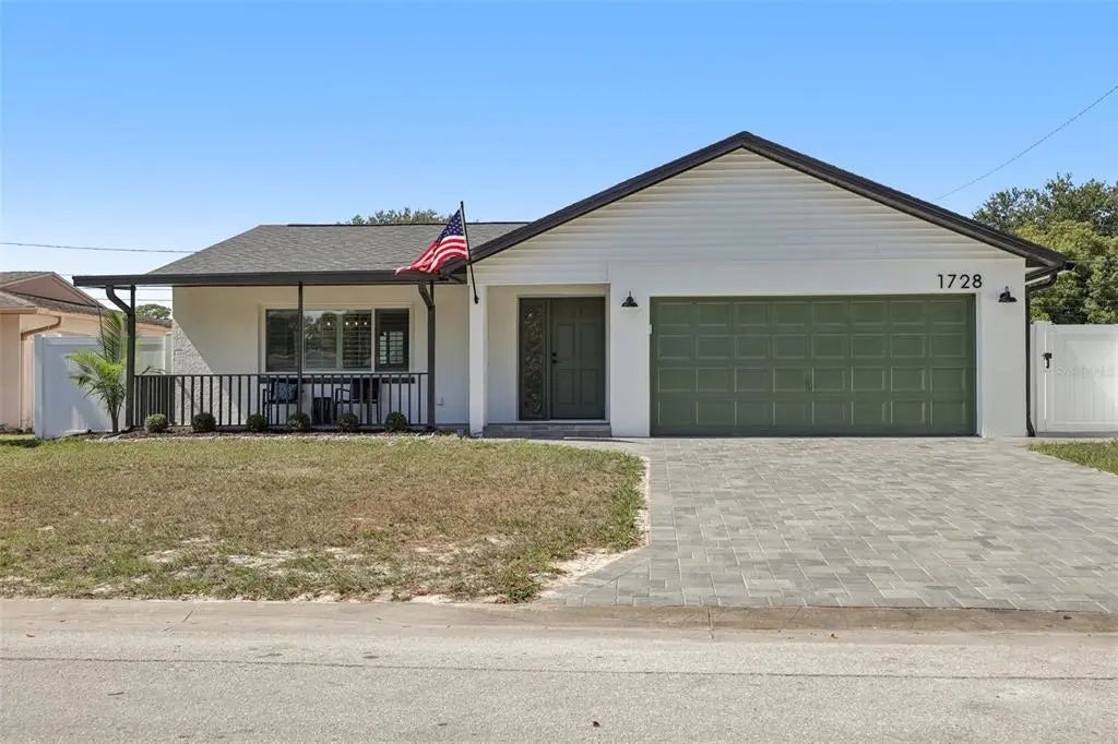 1728 W Lagoon Circle, CLEARWATER