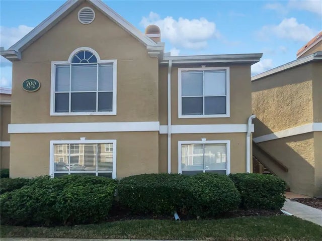 9481 Highland Oak Drive 703, TAMPA