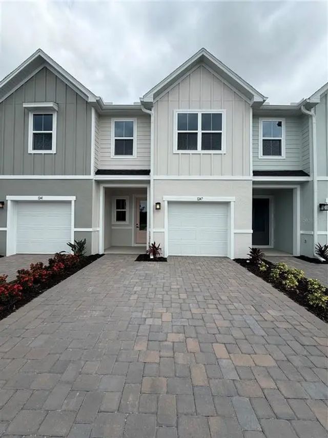 1247 Pineywood Field Drive, DAVENPORT