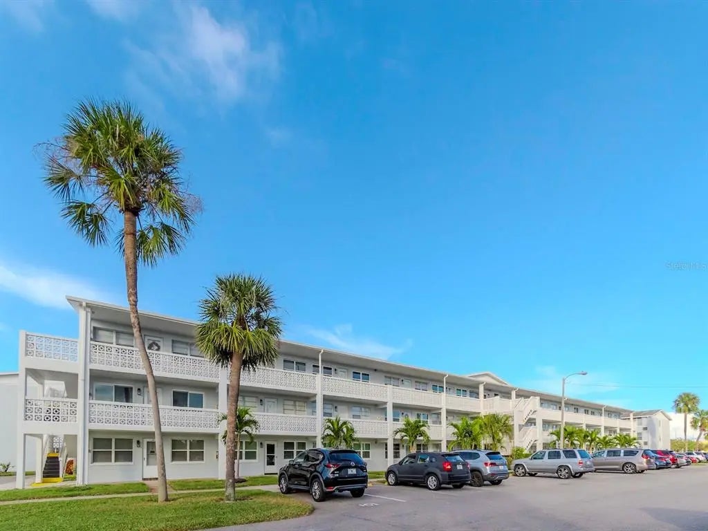 1001 77th Avenue N 104, ST PETERSBURG