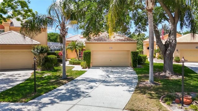 9308 Fairway Lakes Court, TAMPA