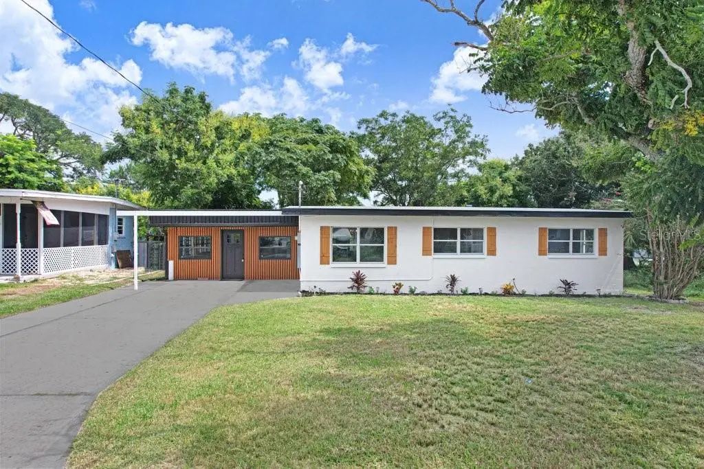 124 Edgewater Drive, WINTER HAVEN