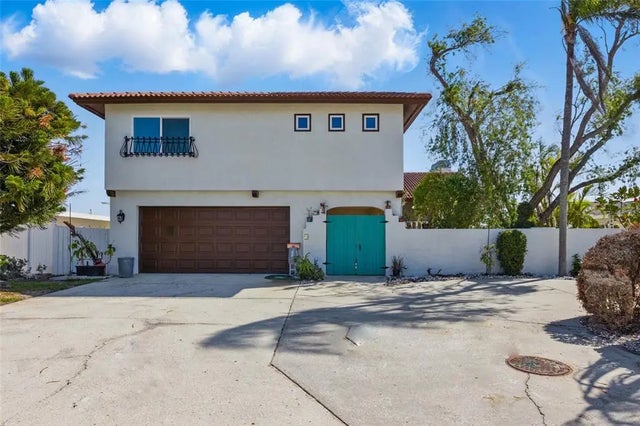 11285 8th Street E, TREASURE ISLAND