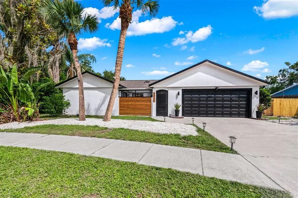 2911 Woodpine Court, SARASOTA