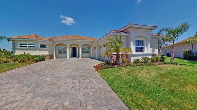 8851 Fallen Oak Drive, DAVENPORT