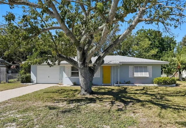 1713 Valencia Drive E, LARGO