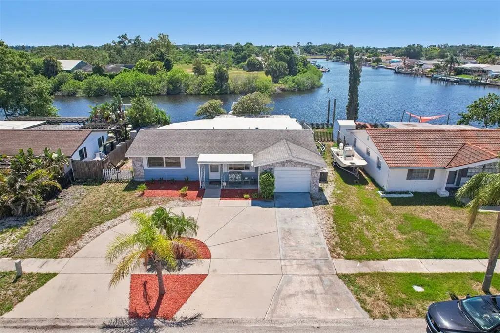 1133 Grand Boulevard, HOLIDAY