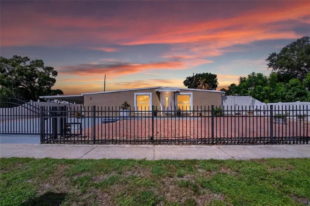 1727 Waikiki Way, TAMPA