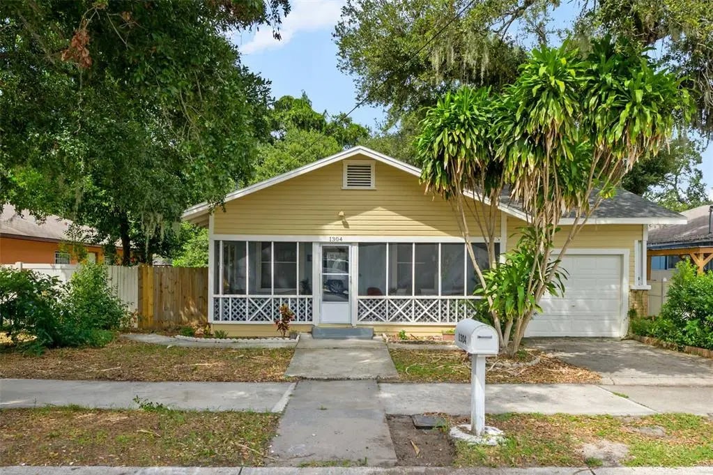 1304 E 32nd Avenue, TAMPA