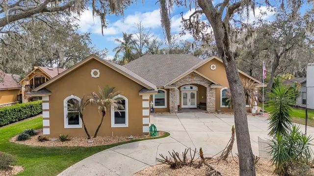 1603 Sir Henrys Trail, LAKELAND