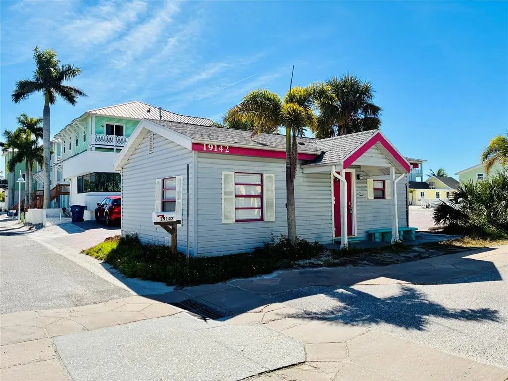 19142 Whispering Pines Drive, INDIAN SHORES