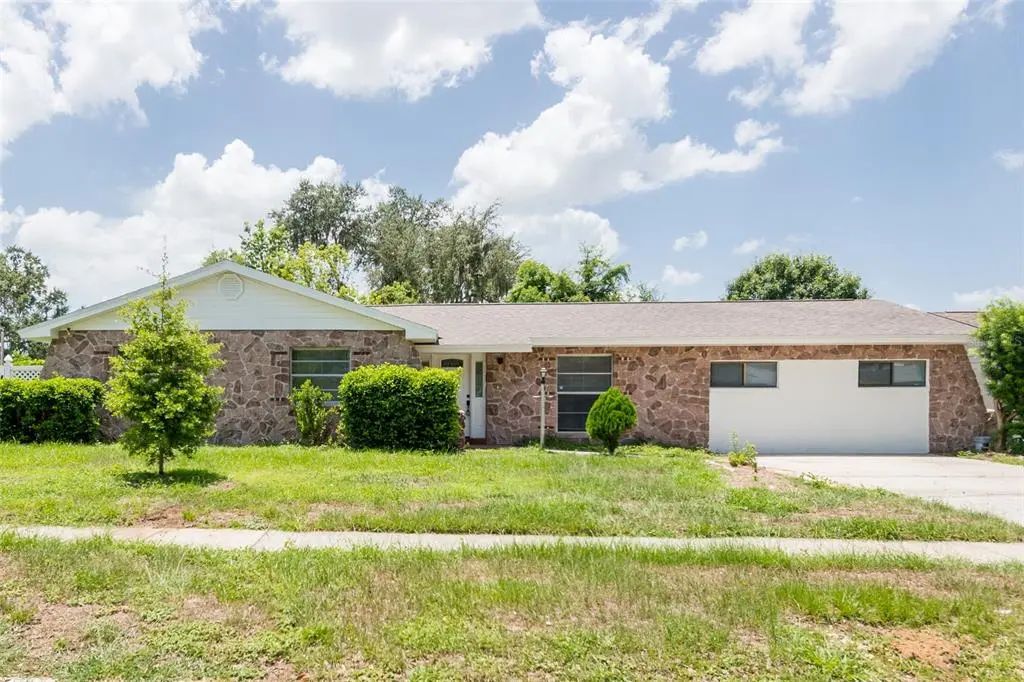 902 Shangri La Drive, SEFFNER