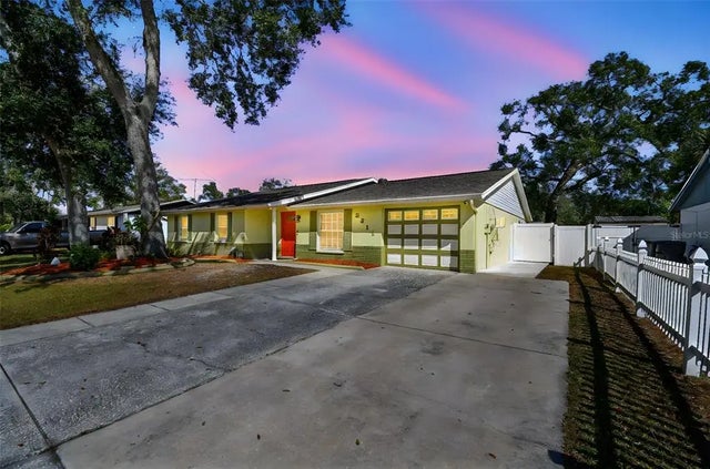 3611 Wisperbreath Lane, TAMPA