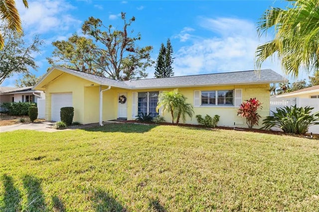 2589 Redwood Circle, CLEARWATER