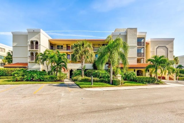 7532 Bayshore Drive 205, TREASURE ISLAND