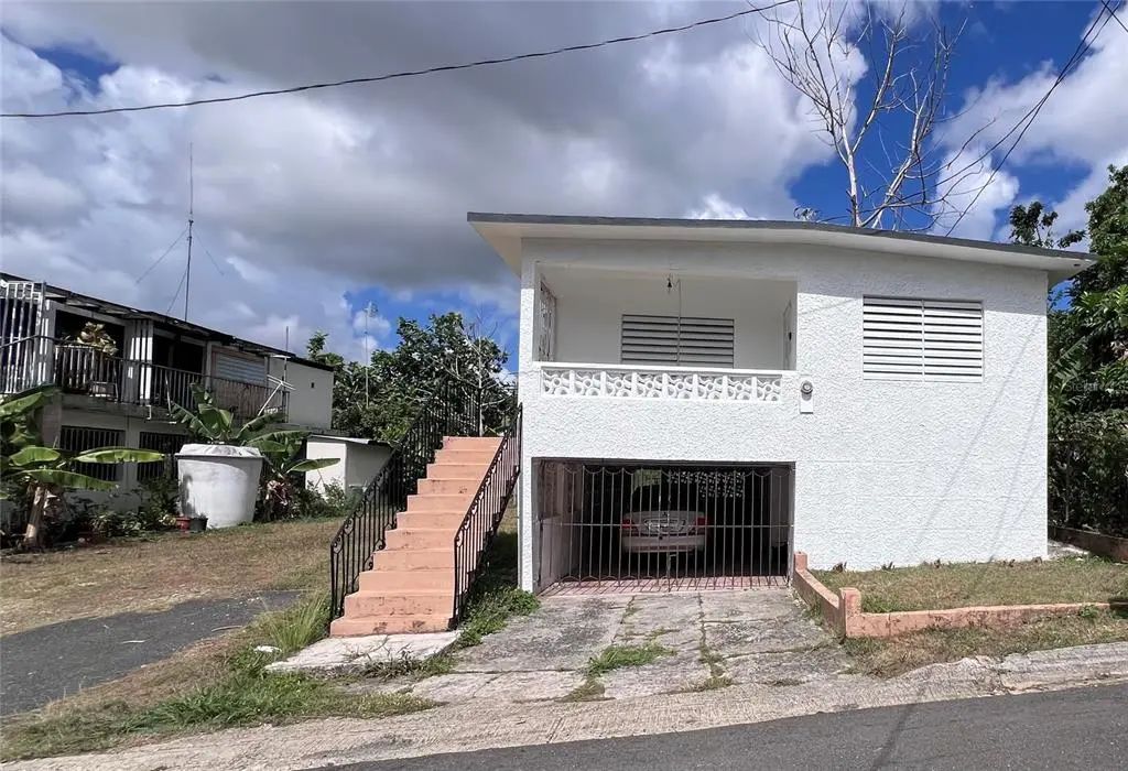 Ao - 28 Interior Urb Reparto Valencia, BAYAMON