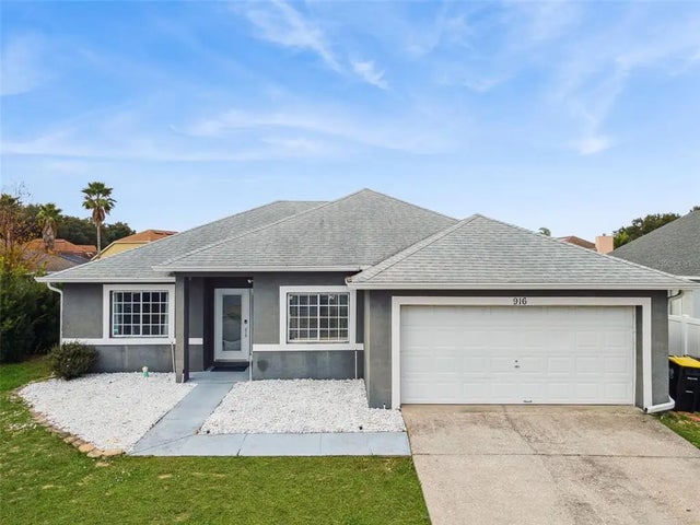 916 Hillcrest Drive, DAVENPORT