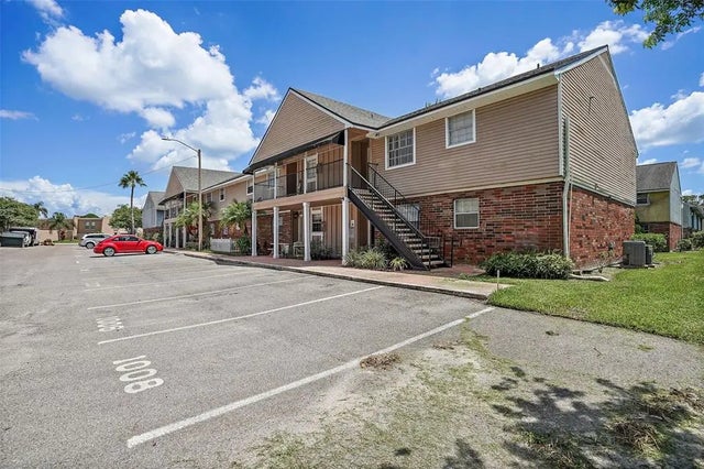 200 Country Club Drive 1004, LARGO