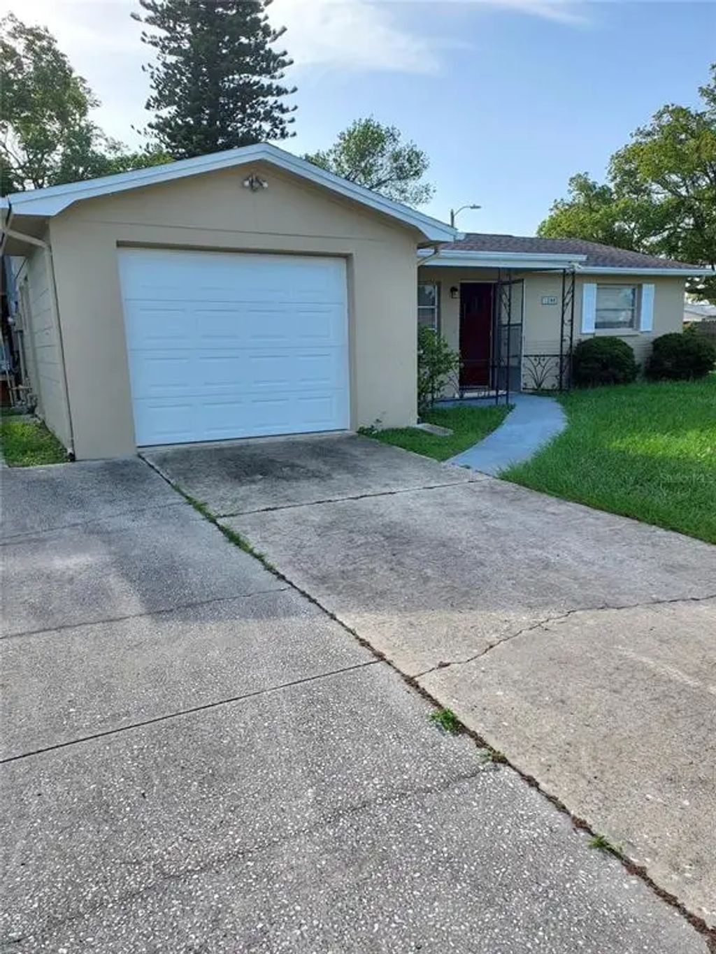 1240 Chelsea Lane, HOLIDAY