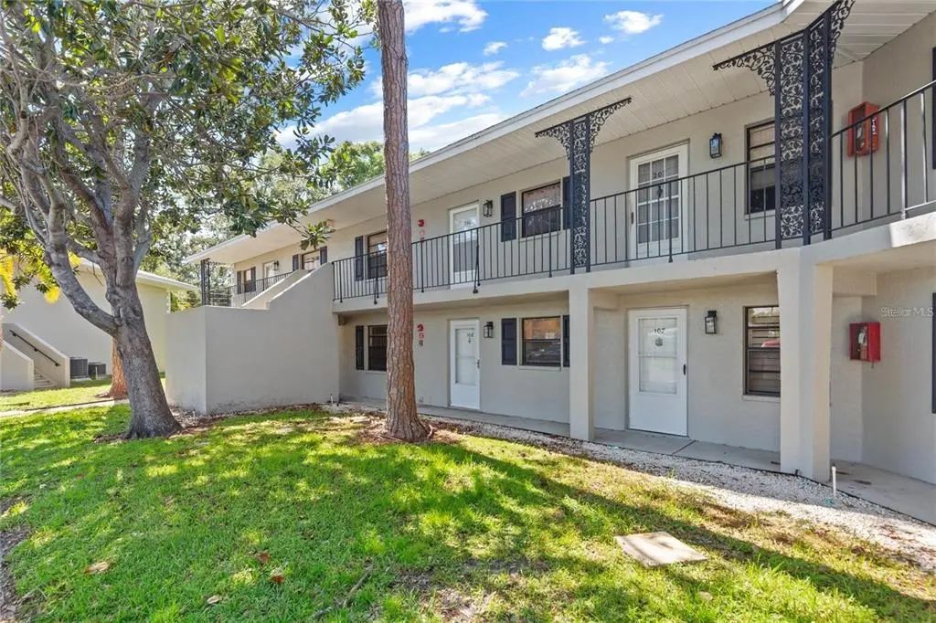 101 Lake Avenue Ne 215, LARGO