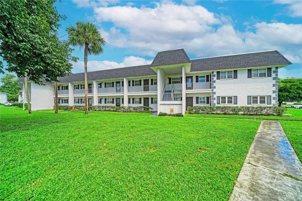 303 47th Avenue Drive W 157, BRADENTON