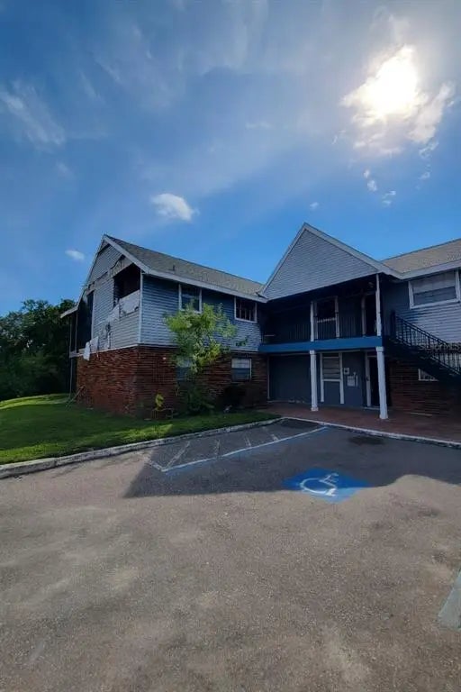 200 Country Club Dr 1302, LARGO