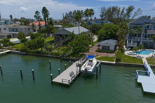 8405 Bayshore Drive, TREASURE ISLAND
