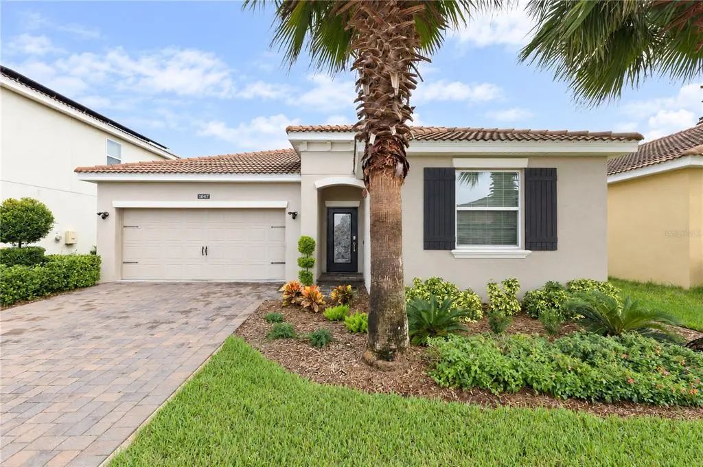 1047 Oak Bluff Drive, DAVENPORT