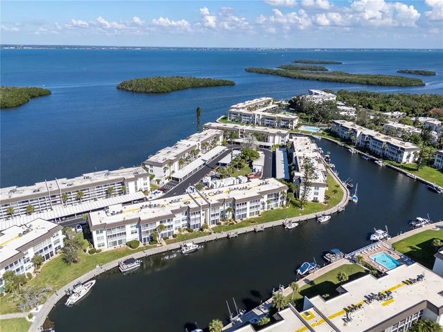 4390 Exeter Drive 305, LONGBOAT KEY