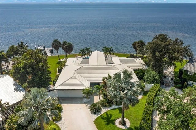 200 Colony Point Road S, ST PETERSBURG