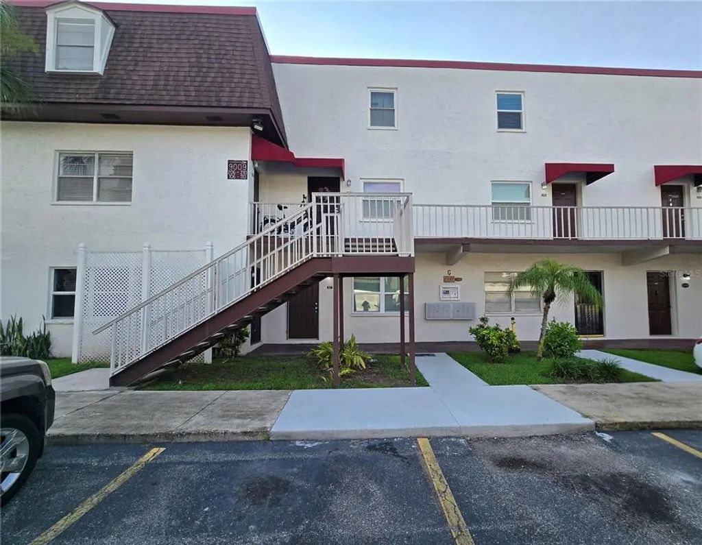 9009 Tudor Drive G107, TAMPA