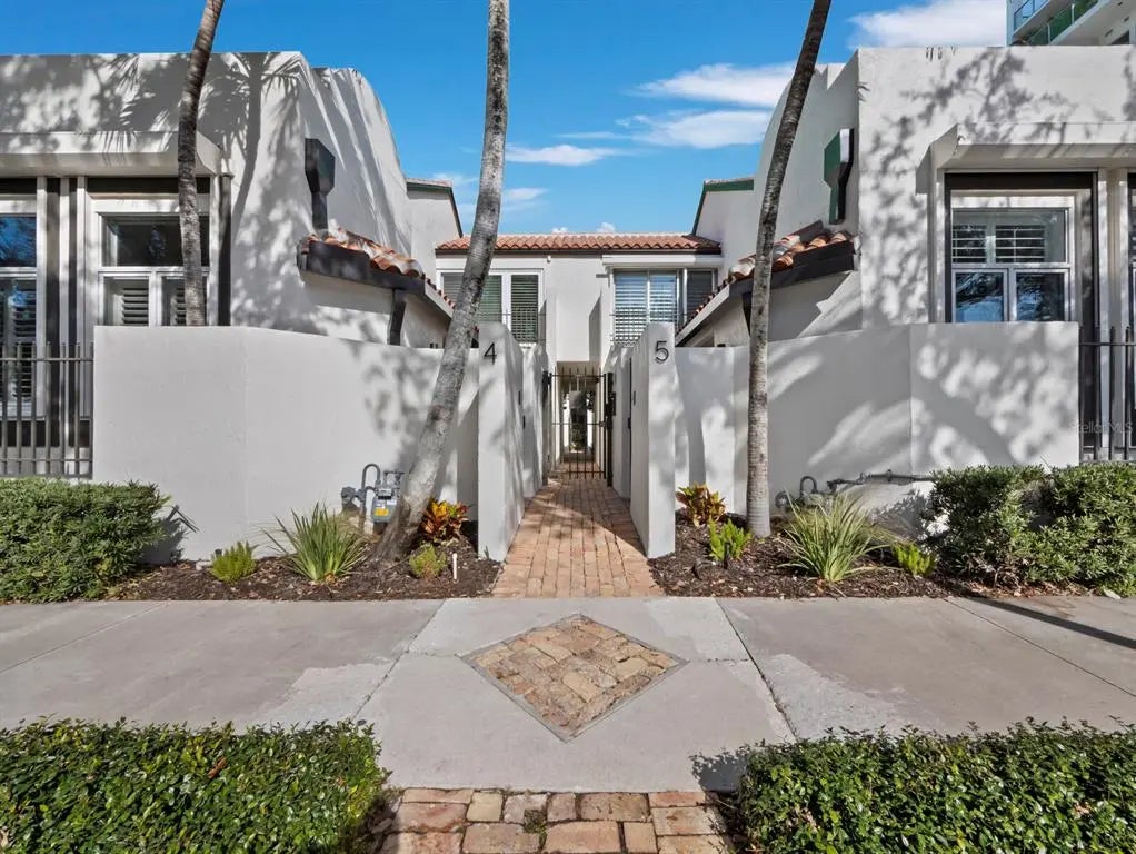 200 Cocoanut Avenue 7