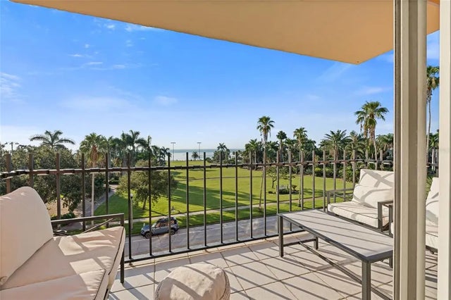 1120 N Shore Drive Ne 402, ST PETERSBURG