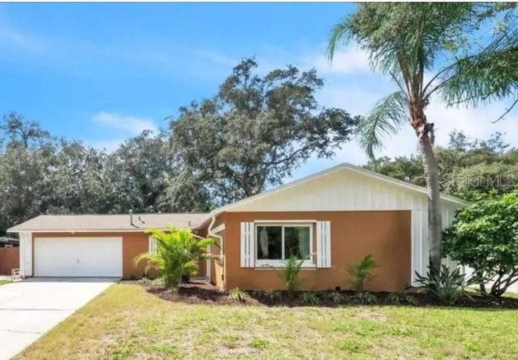 1818 Lillian Avenue, TARPON SPRINGS