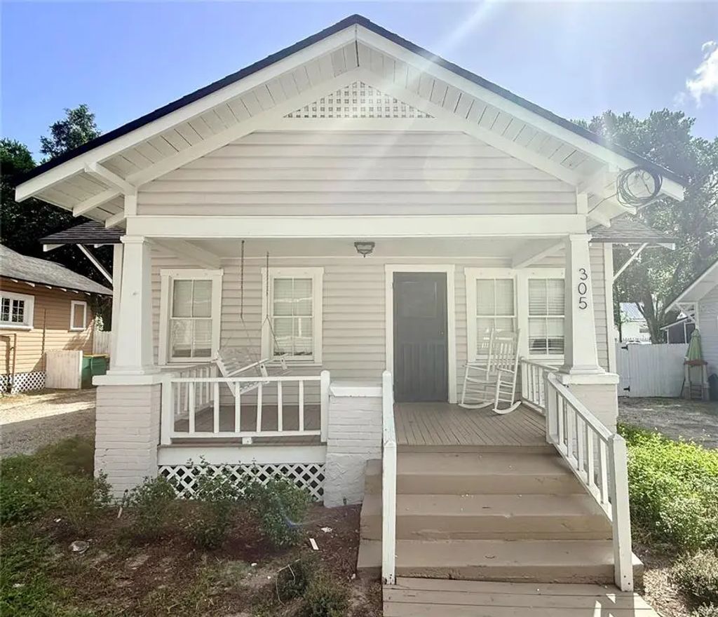305 Page Court, DELAND