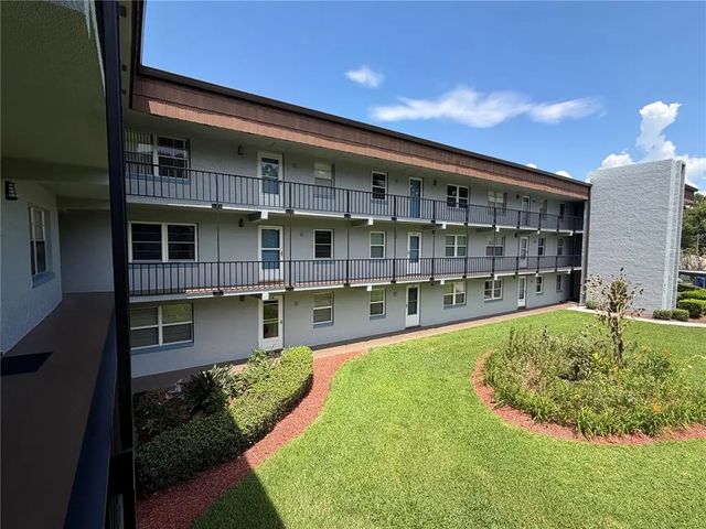 333 Lake Howard Drive Nw 211b, WINTER HAVEN