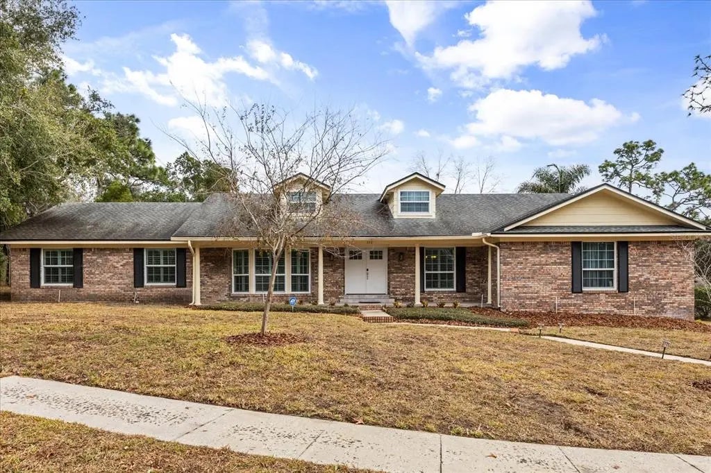 110 Valley Circle, LONGWOOD