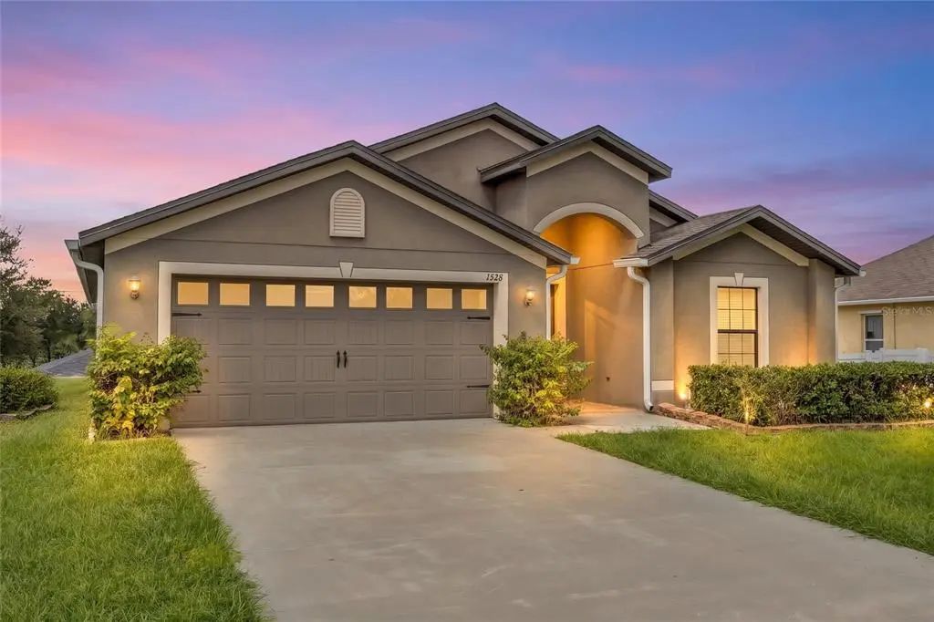1528 E Falmouth Avenue, DELTONA