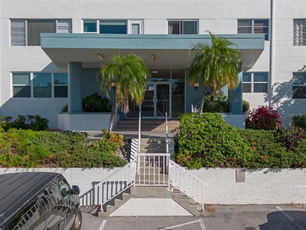 55 Harbor View Lane 301, BELLEAIR BLUFFS