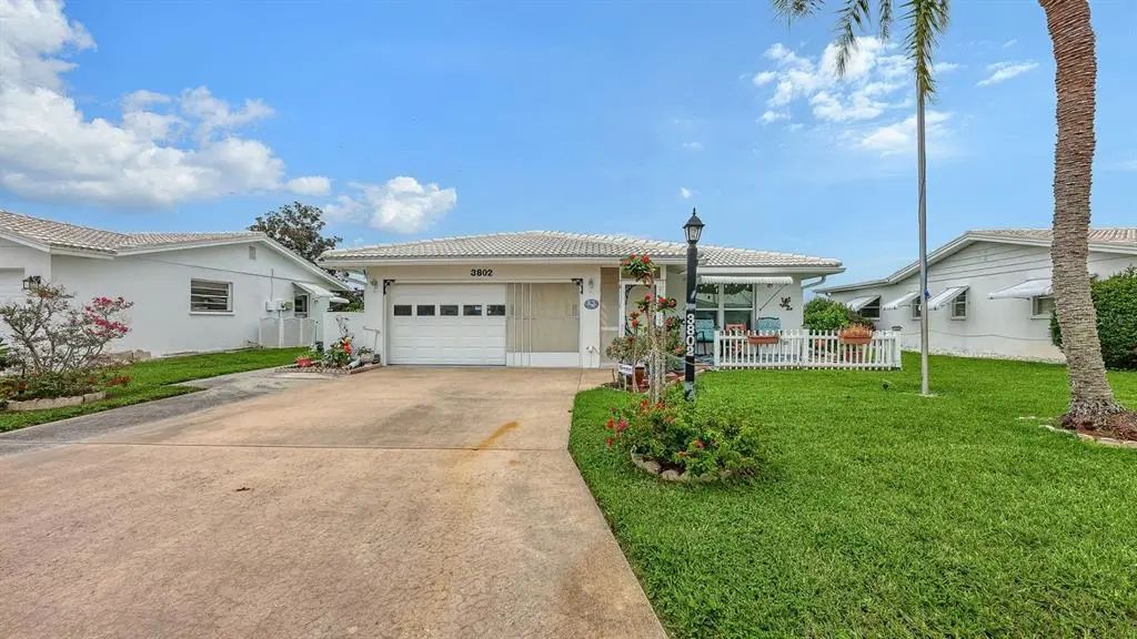 3802 Chinaberry Road, BRADENTON