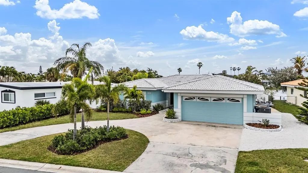 11425 5th Street E, TREASURE ISLAND