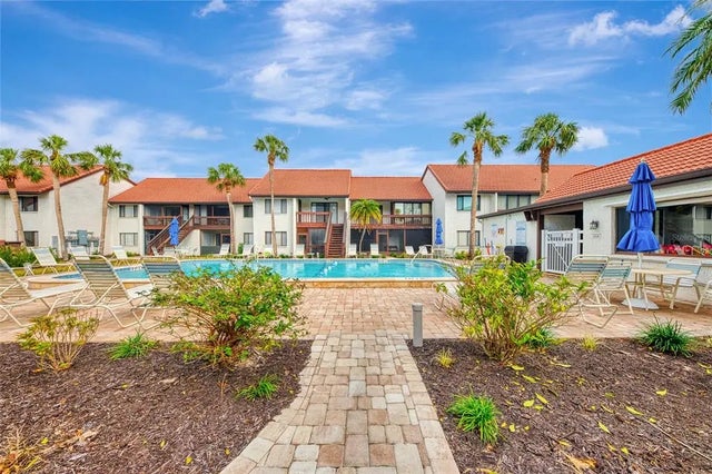 1618 Stickney Point Road 101, SARASOTA