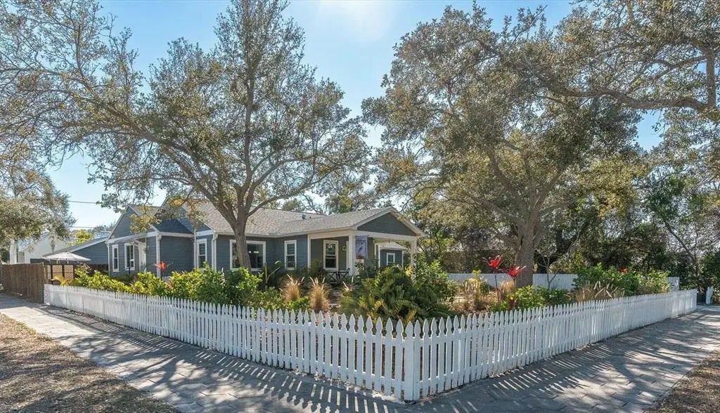 104 22nd Avenue S, ST PETERSBURG