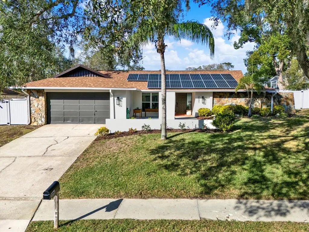 2021 Spanish Pines Drive, DUNEDIN