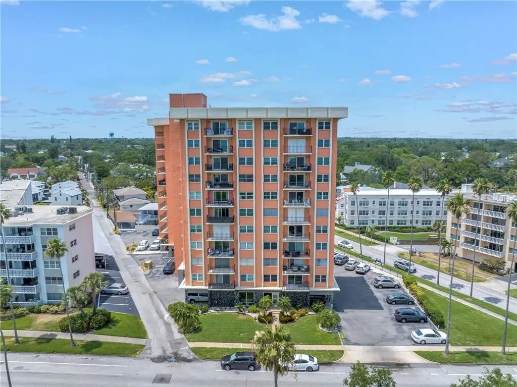 1120 North Shore Drive Ne 201, ST. PETERSBURG