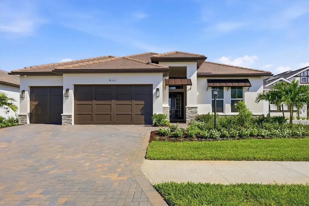 844 Blue Shell Loop, SARASOTA