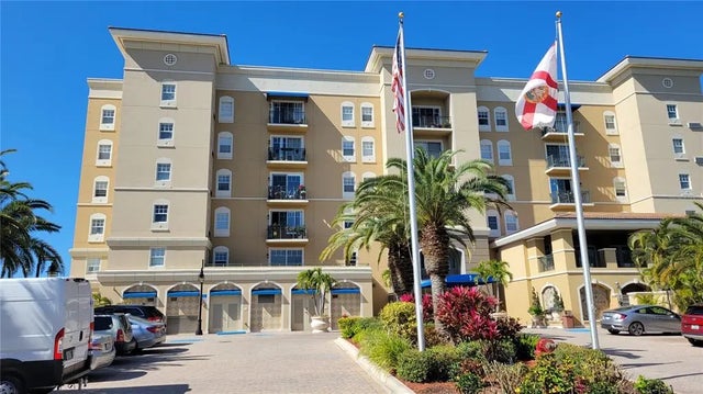 1064 N Tamiami Trail 1201, SARASOTA