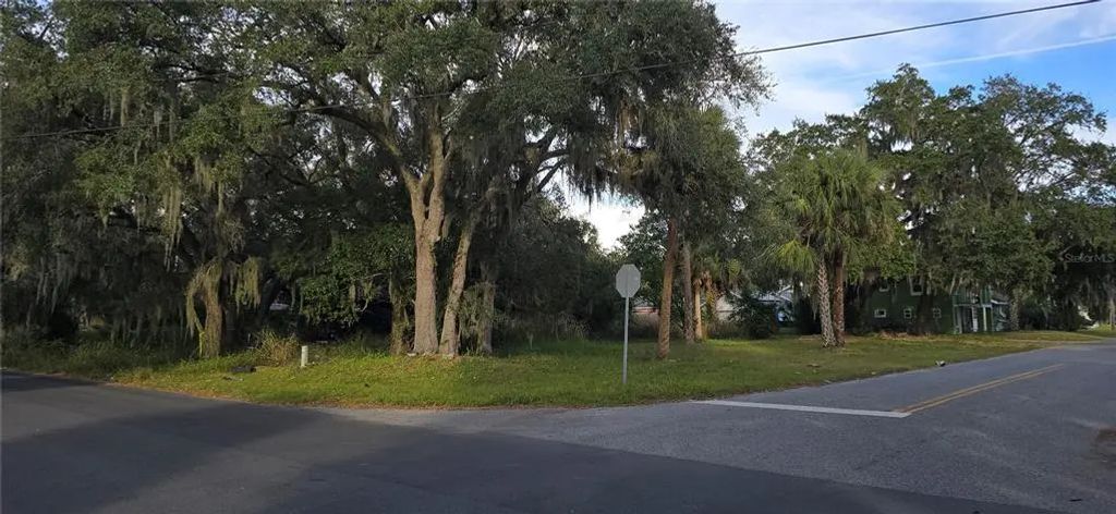 E 11th Street, SANFORD